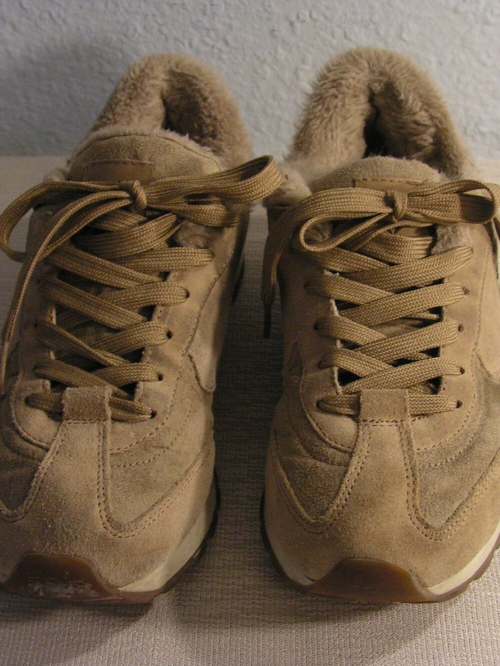 Roxy faux fur lined women's size 8, brown & tan lace up casual walking shoes